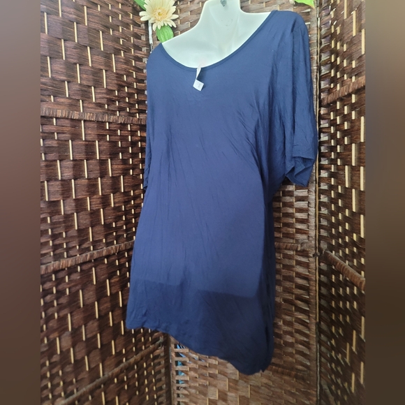 New Maurices Navy blue shirt with short sleeves and has an adjuster at the sides - Picture 10 of 10